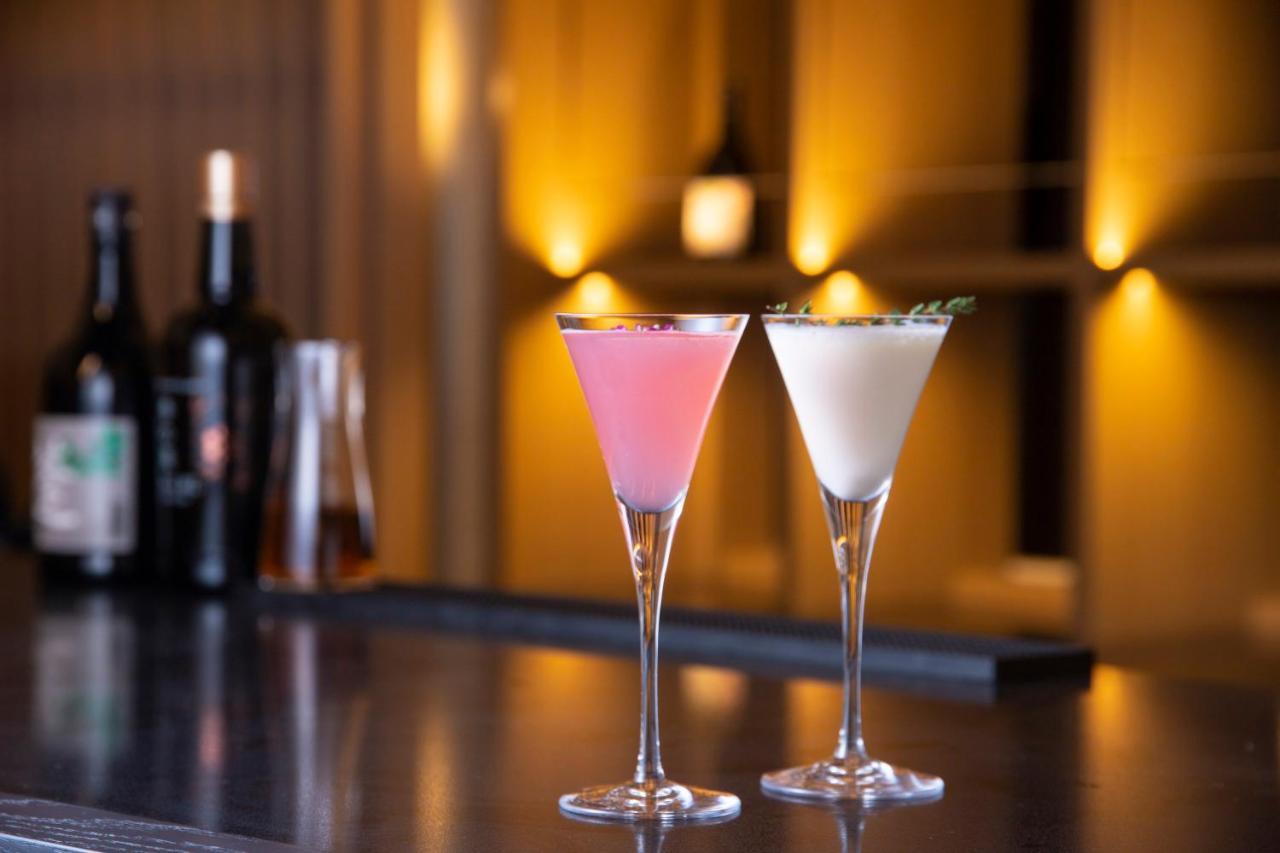 The Royal Park Hotel Iconic Kyoto Exterior photo Two martinis