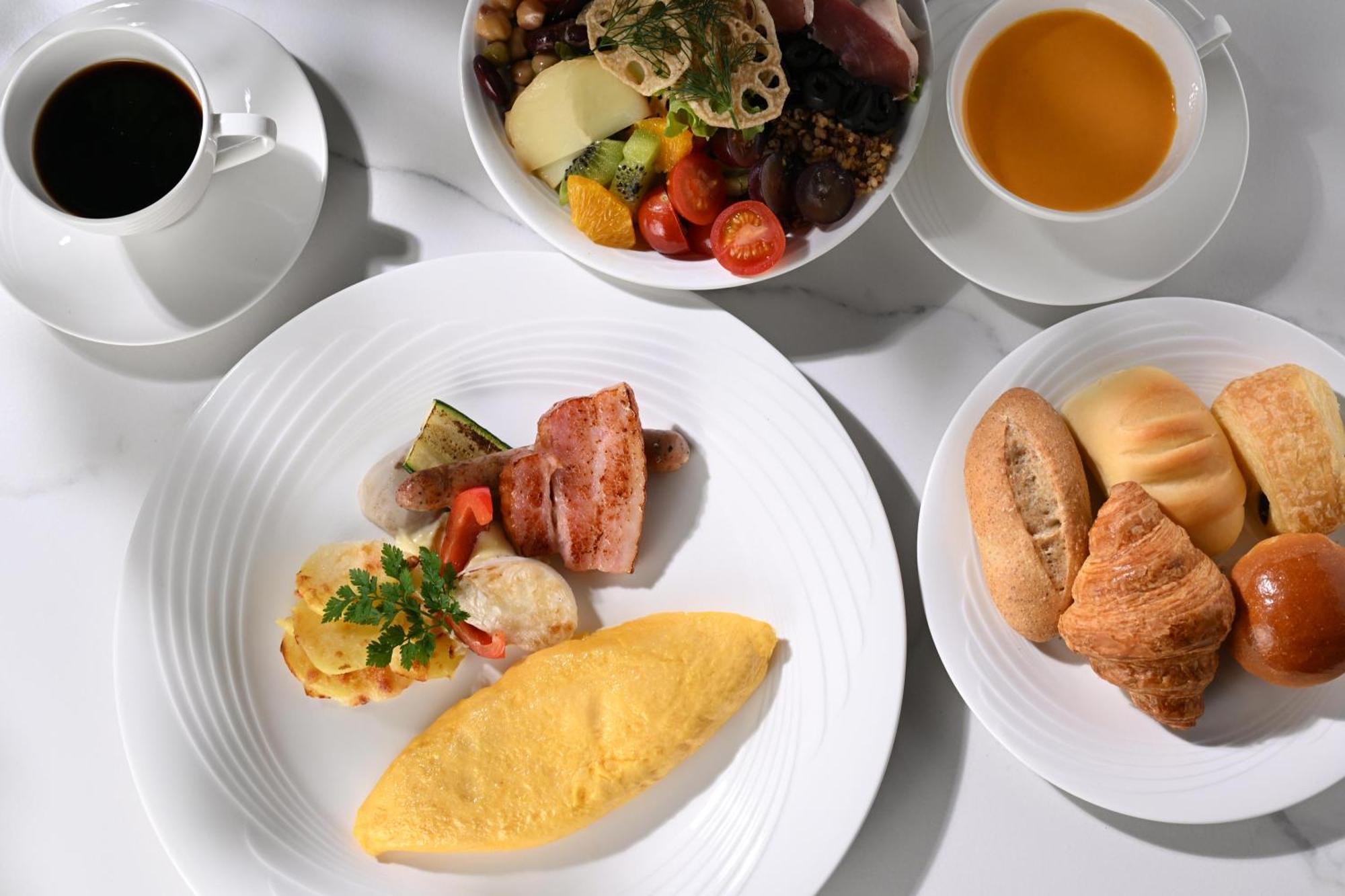 The Royal Park Hotel Iconic Kyoto Exterior photo A typical inflight meal