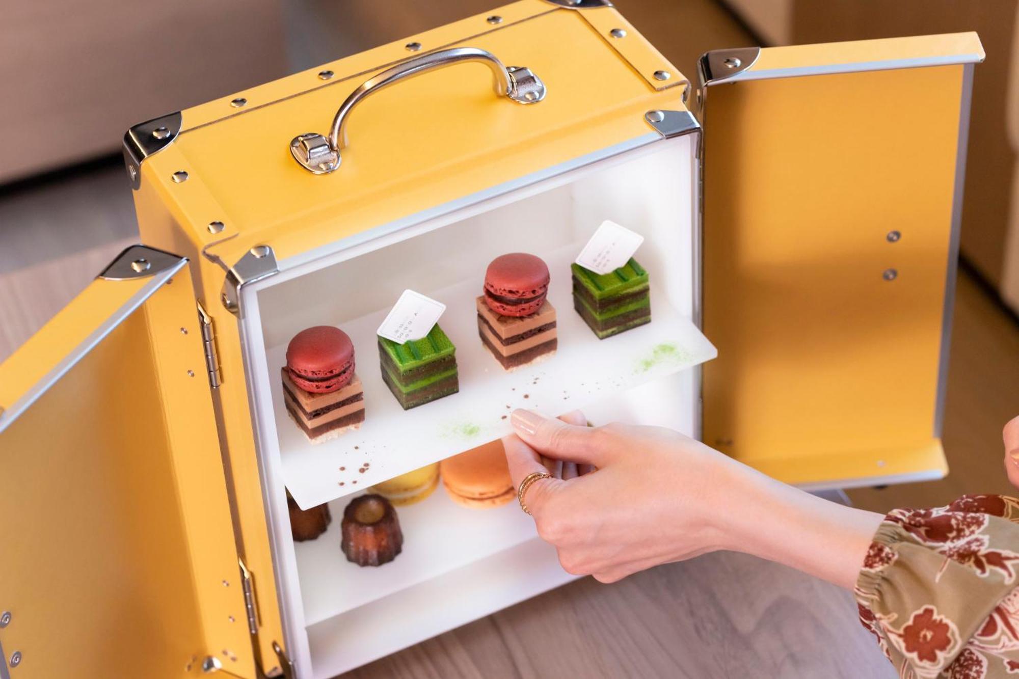 The Royal Park Hotel Iconic Kyoto Exterior photo A food delivery box